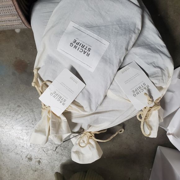 Restoration hardware twin bedding set - Picture 4 of 5